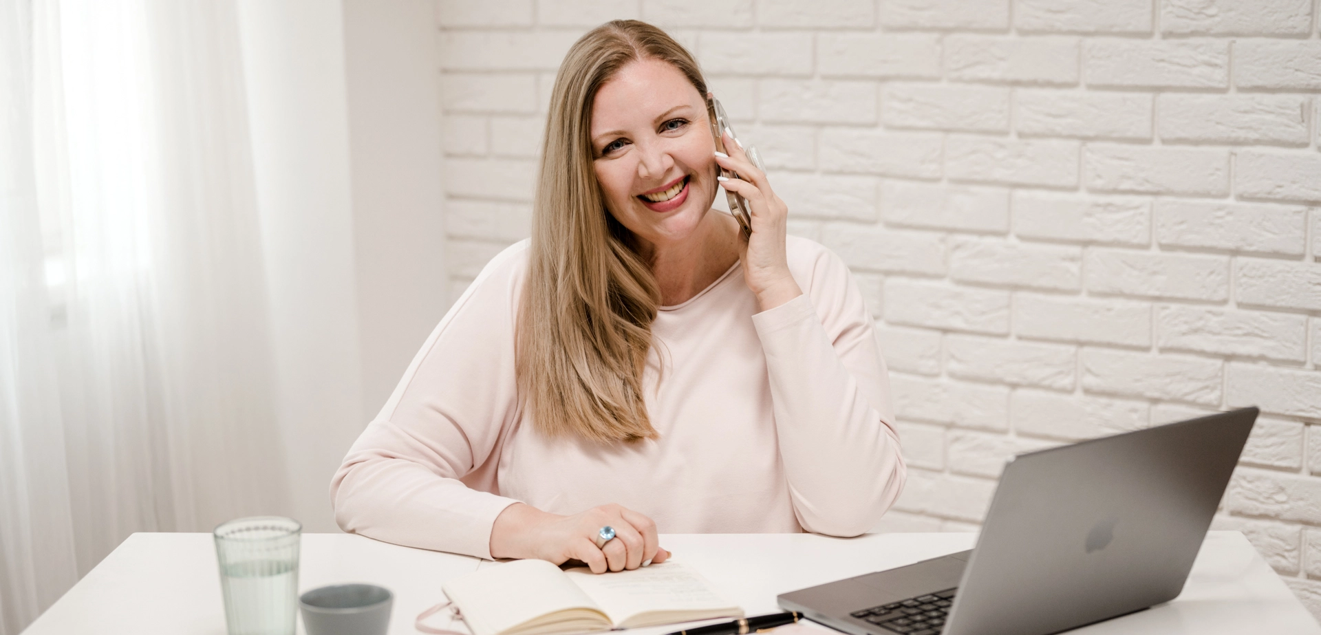 Petra Hirnschall, Trainerin und Coach, am Telefon