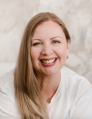 Petra Hirnschall, Trainerin und Coach, Portrait hoch